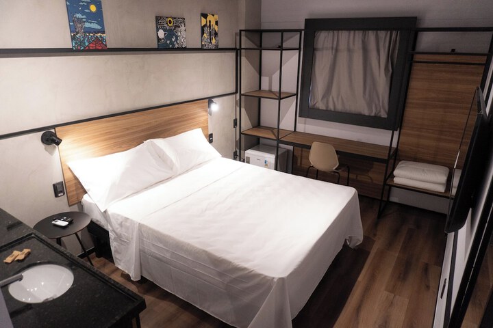 Room 21 of 122