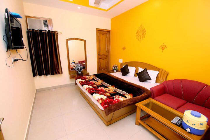 Room 14 of 35