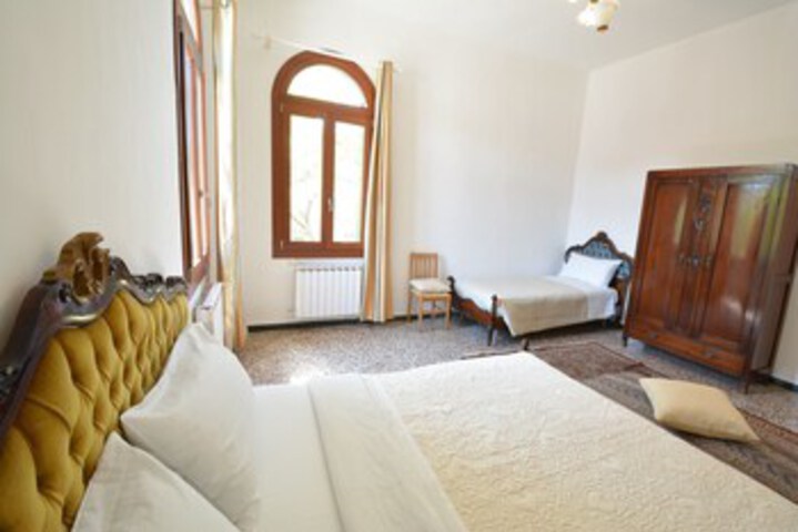 Room 5 of 20