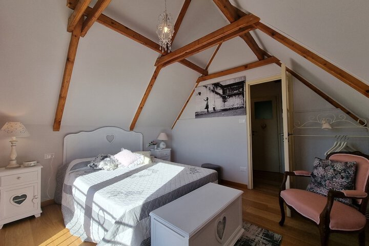 Room 4 of 38