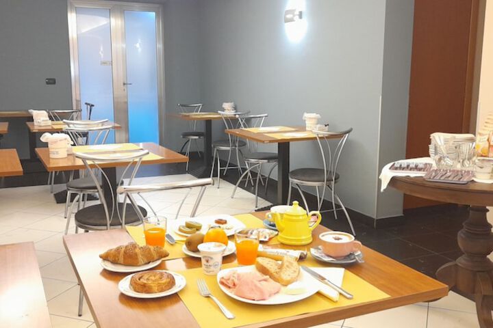 Breakfast/Coffee Service 23 of 27