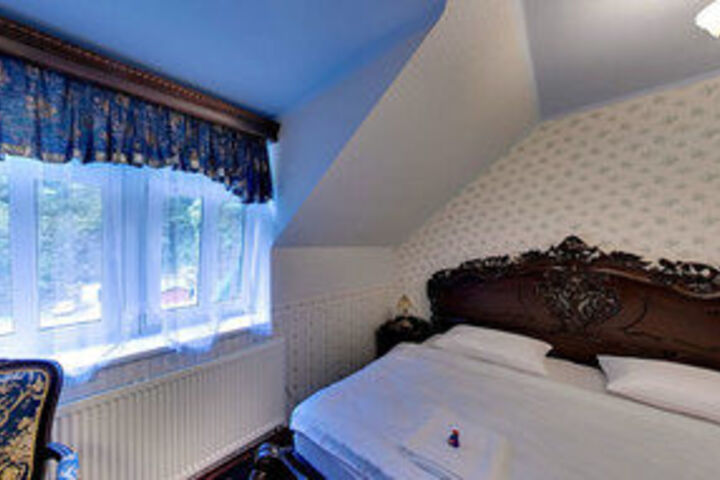 Room 28 of 34
