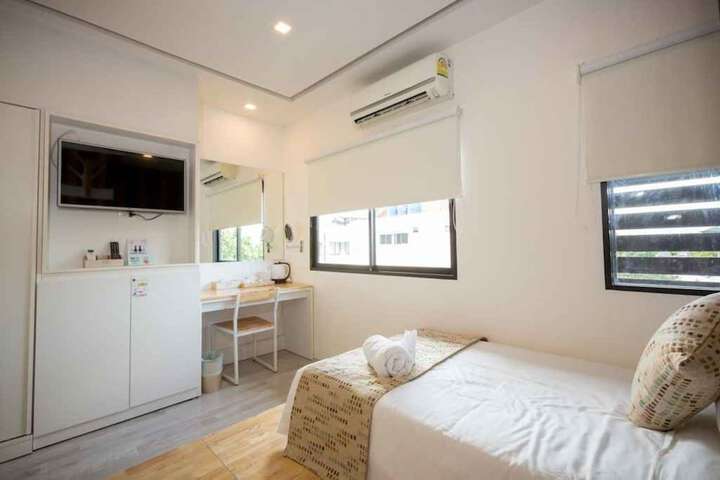 Room 33 of 89