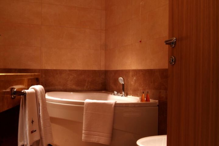 Jetted tub