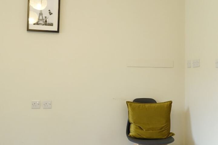 Room 21 of 102
