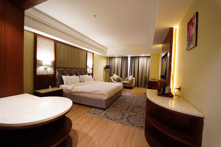 Room 9 of 50