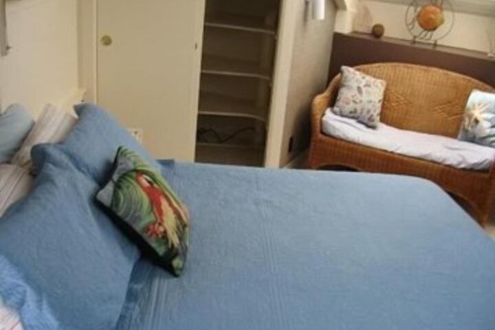 Room 2 of 67