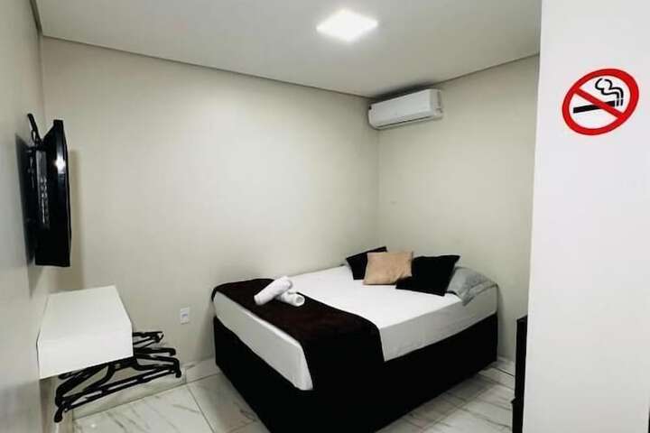 Room 6 of 80