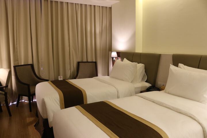Room 9 of 72