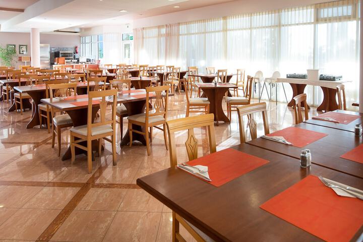 Dining 141 of 229