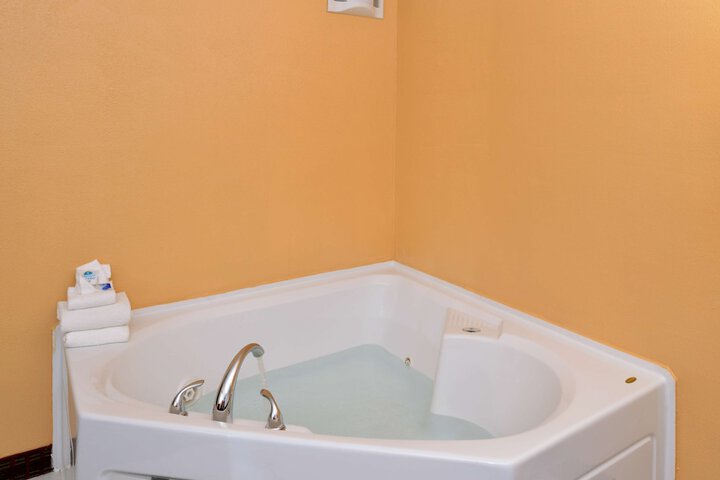 Private spa tub