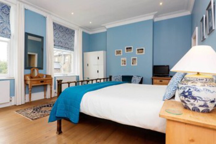Room 15 of 37