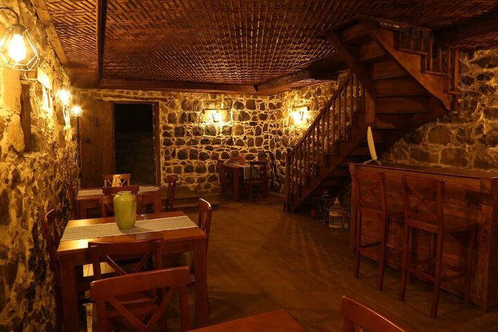 Dining 2 of 17