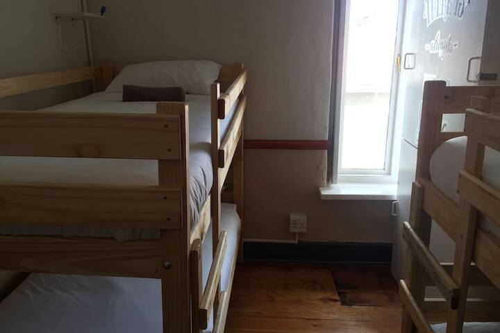 Room 10 of 16