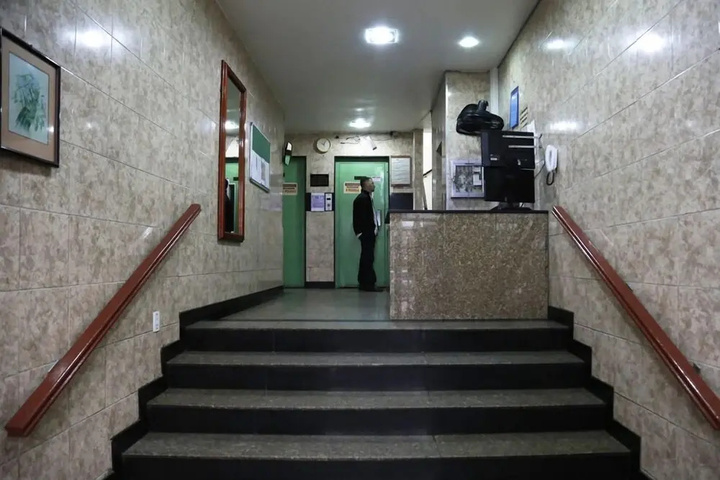 Room 6 of 11