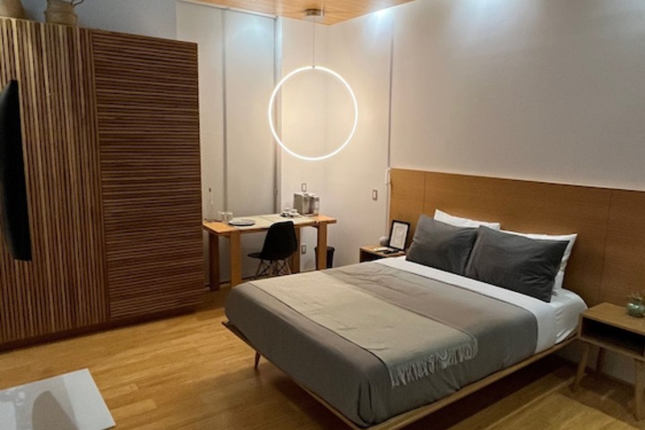 Room 32 of 80