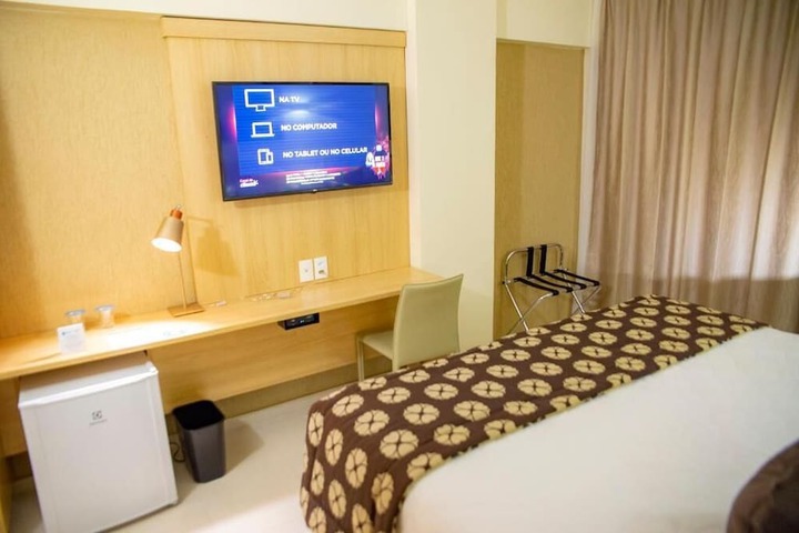 Room 9 of 18
