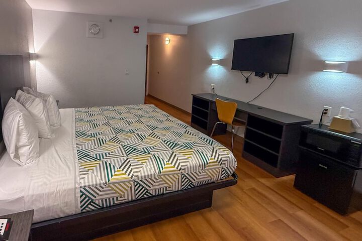 Room 17 of 48