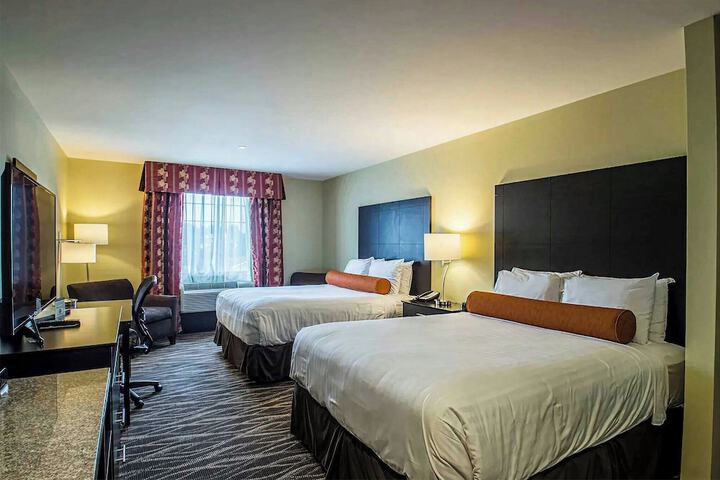 Room 4 of 7