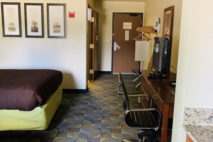 2 Queen Beds Accessible (46 of 70)