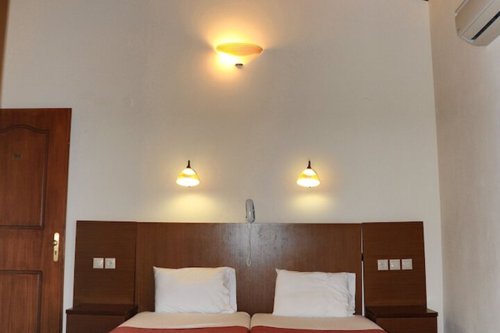 Room 16 of 82