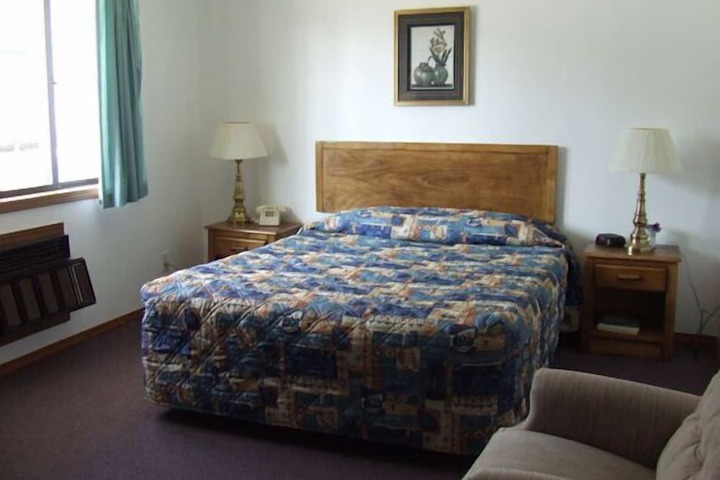 Room 2 of 5