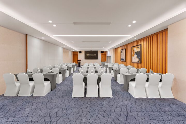 Ballroom/Hall 69 of 82
