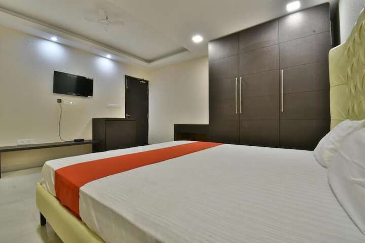 Room 13 of 24