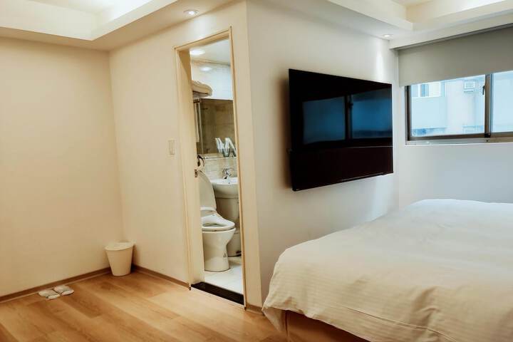 Room 4 of 51