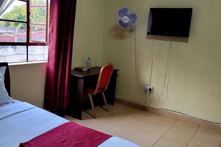 Room 8 of 28