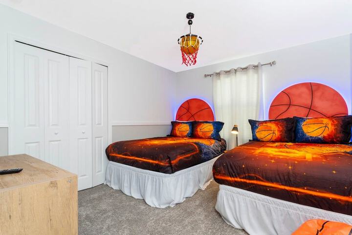 Room 43 of 84