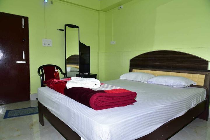 Room 7 of 18