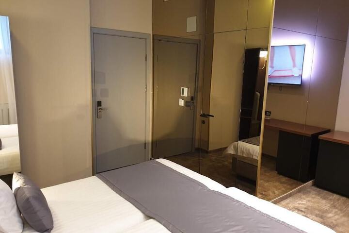 Room 36 of 120