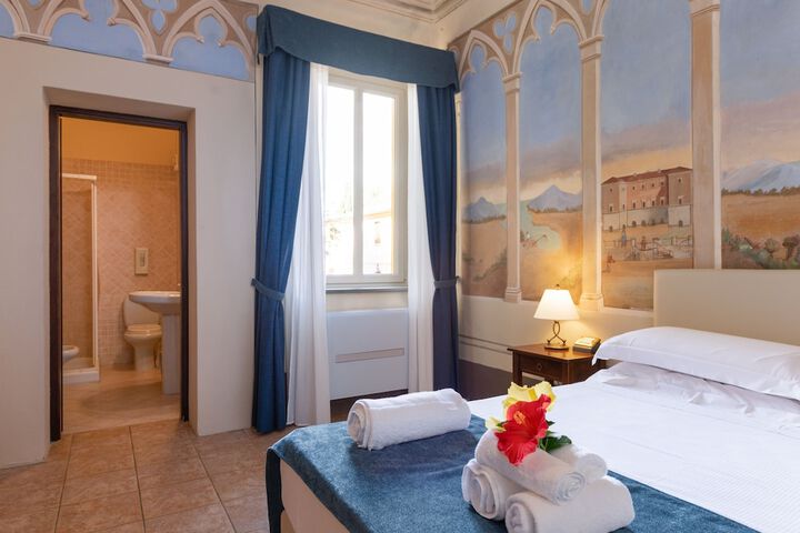 Room 6 of 22