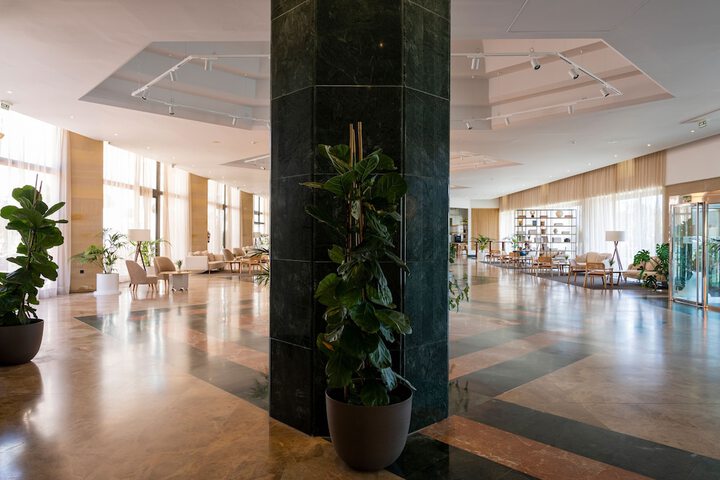 Hotel Interior 4 of 124