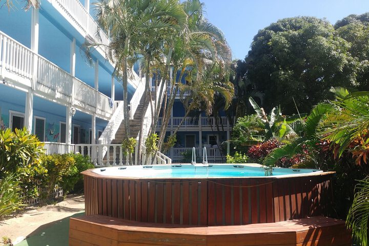 Pool 21 of 35
