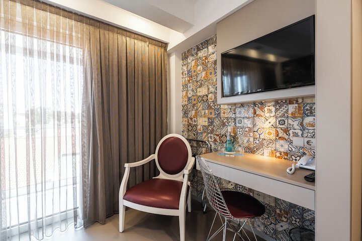 Room 33 of 82