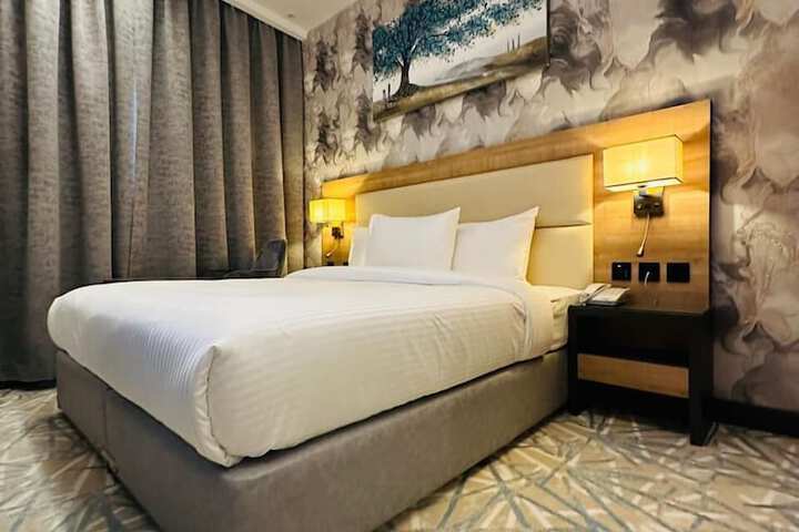 Room 10 of 17