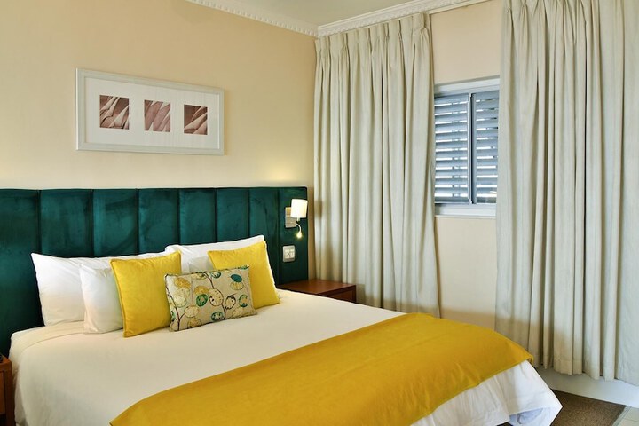 Room 42 of 370