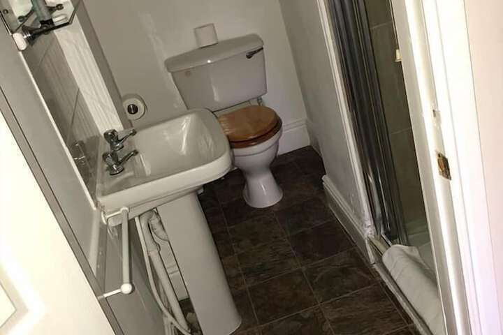 Room 9 of 38