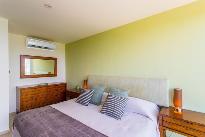 Room 2 of 27