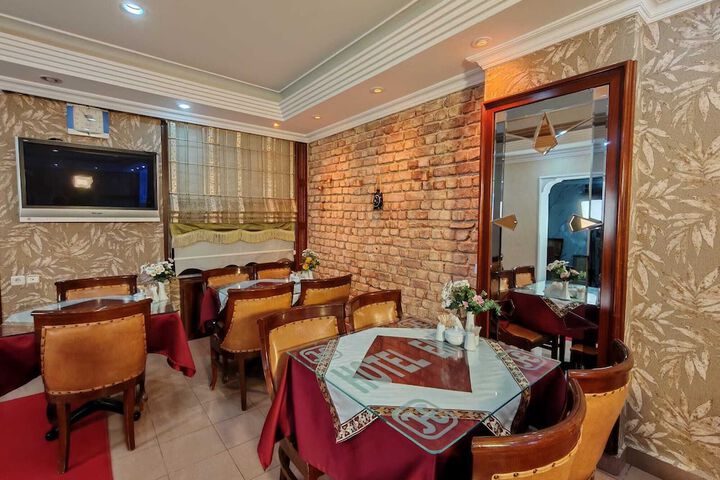 Dining 42 of 61