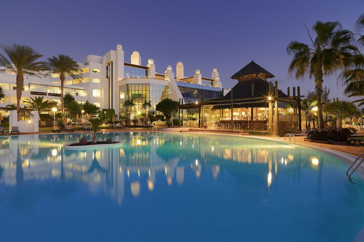 Hotel with Pool
