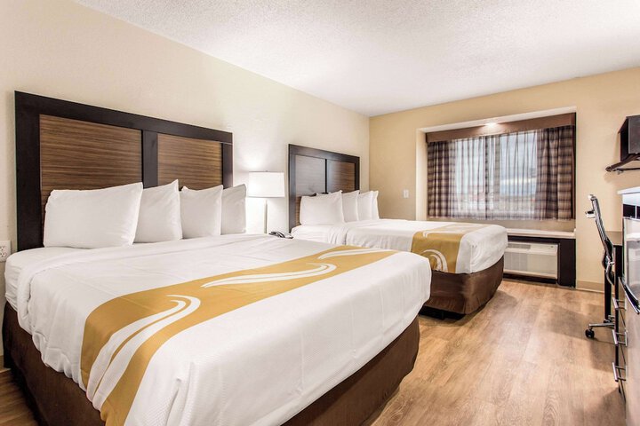 2 Queen Beds (3 of 15)
