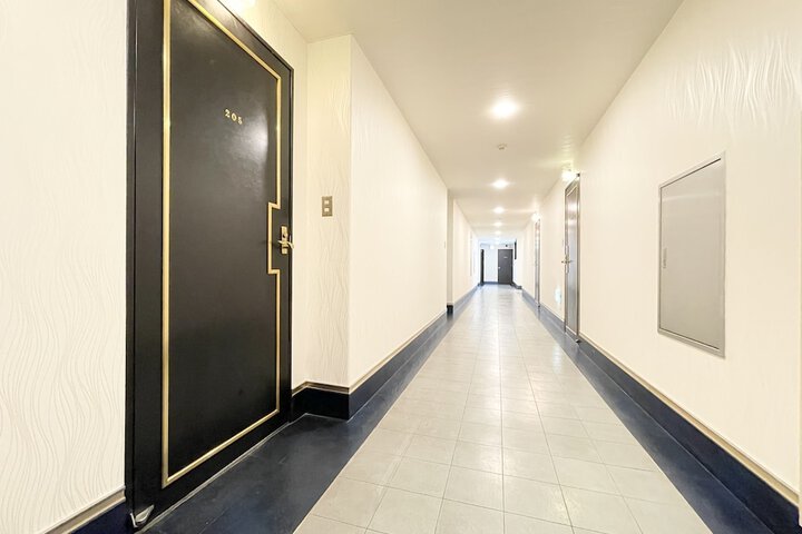 Ballroom/Hall 34 of 40