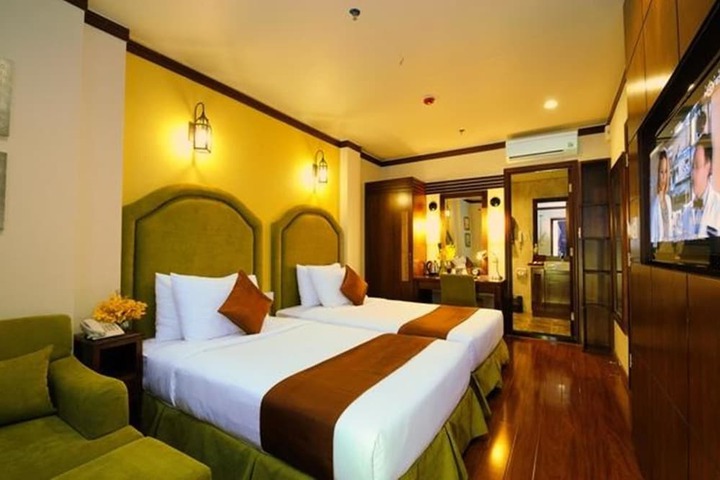 Room 6 of 44