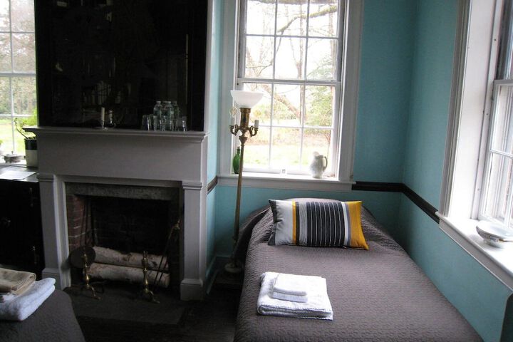 Room 2 of 25