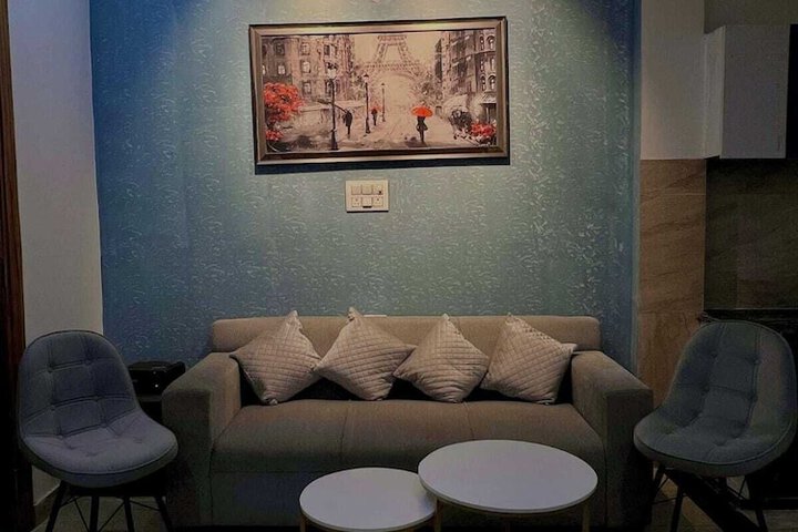 Room 12 of 18