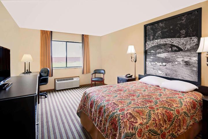 1 King Bed (7 of 12)