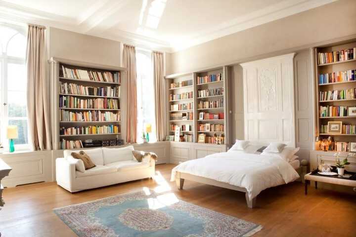 Room 7 of 18